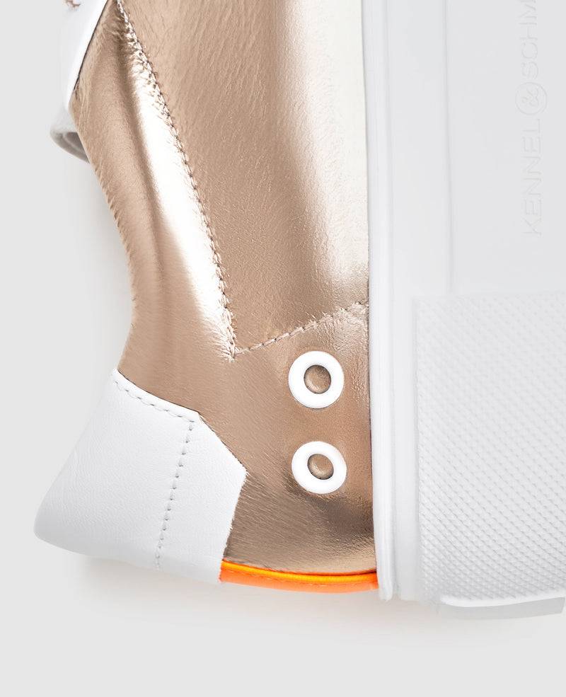 Shoepassion Moderner Sneaker aus Kalbsleder mit Metallic-Elementen von Kennel & Schmenger Shoepassion Saisonschlussverkauf