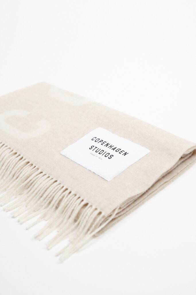 Studio Copenhagen CPH SHAWL 1 wool mix beige Im Verkauf