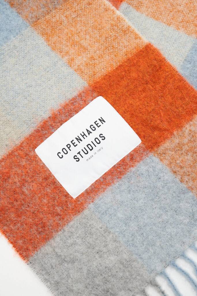 Studio Copenhagen CPH SHAWL 2 wool mix blue/orange Weihnachtsangebot