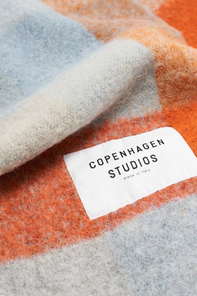 Studio Copenhagen CPH SHAWL 2 wool mix blue/orange Weihnachtsangebot